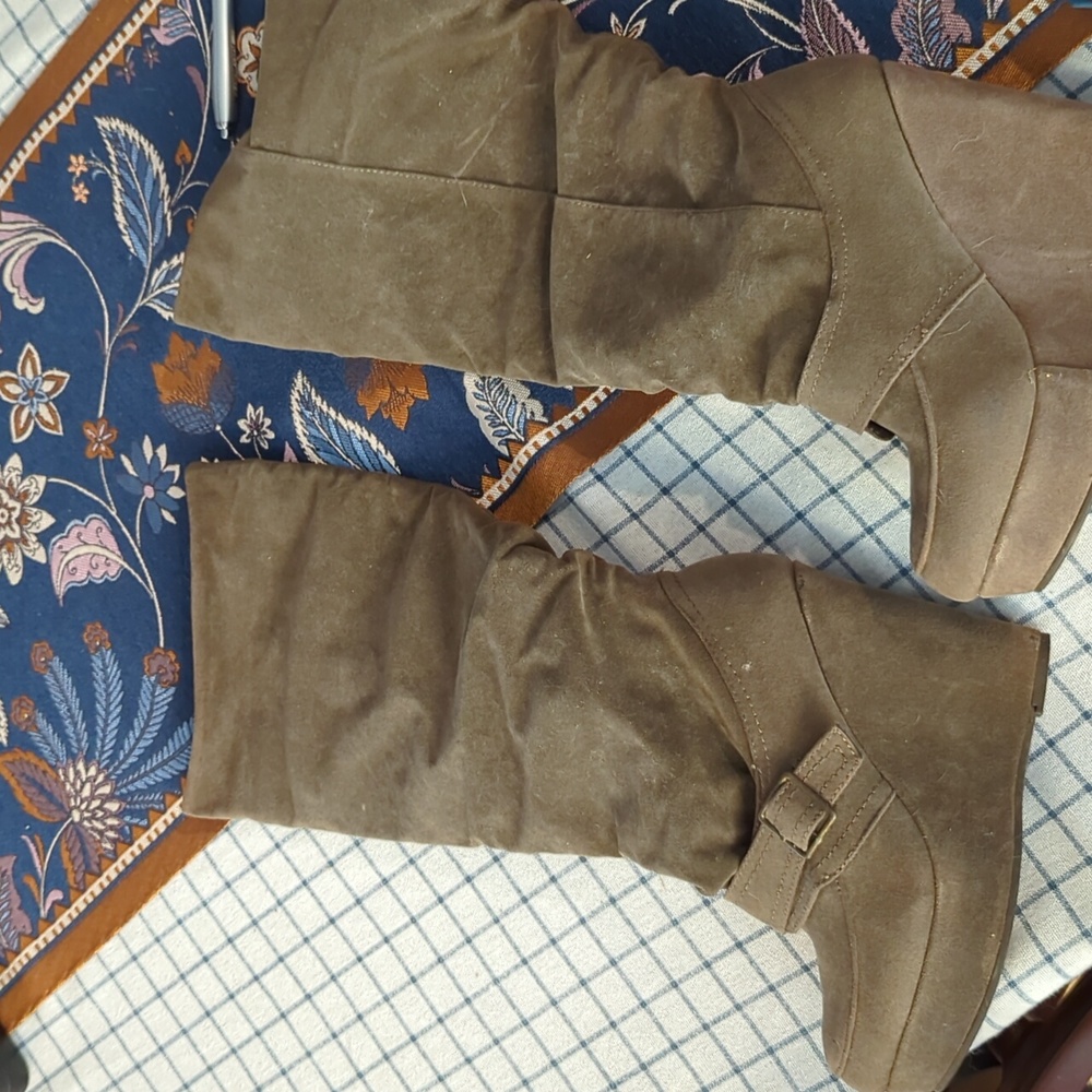 Wedge boots